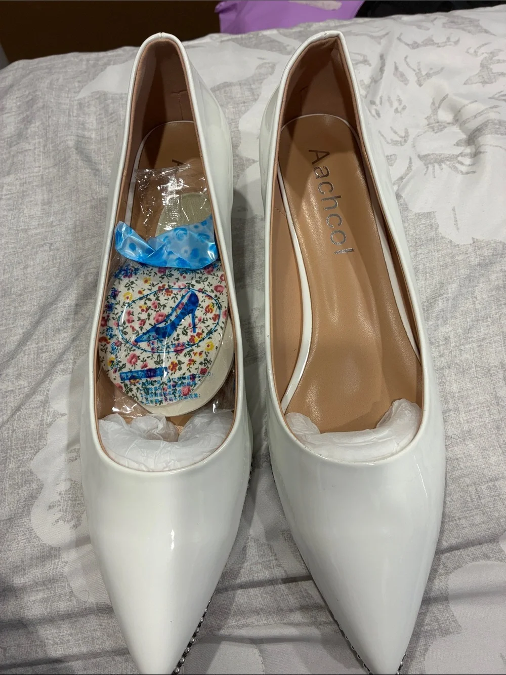Women's White Pointed Toe Pumps